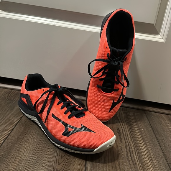 Mizuno Running Shoes - Picture 7 of 8